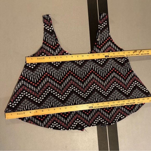 Women’s Chevron Cropped Tank Top with Split Back and Bow Size Large - Picture 5 of 8